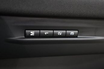 LAND ROVER RANGE ROVER EVOQUE 1.5 P300e 12.2kWh R-Dynamic SE Auto 4WD Euro 6 (s/s) 5dr