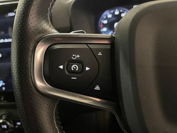 VOLVO XC40 2.0 D3 R-Design SUV 5dr Diesel Auto Euro 6 (s/s) (150 ps)