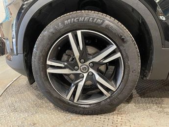 VOLVO XC40 2.0 D3 R-Design SUV 5dr Diesel Auto Euro 6 (s/s) (150 ps)