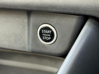 NISSAN QASHQAI 1.3 DIG-T MHEV N-Connecta SUV 5dr Petrol Hybrid XTRON 4WD Euro 6