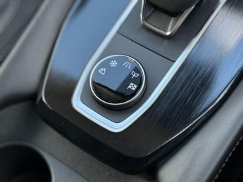 NISSAN QASHQAI 1.3 DIG-T MHEV N-Connecta SUV 5dr Petrol Hybrid XTRON 4WD Euro 6