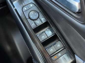 NISSAN QASHQAI 1.3 DIG-T MHEV N-Connecta SUV 5dr Petrol Hybrid XTRON 4WD Euro 6