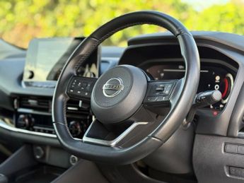 NISSAN QASHQAI 1.3 DIG-T MHEV N-Connecta SUV 5dr Petrol Hybrid XTRON 4WD Euro 6