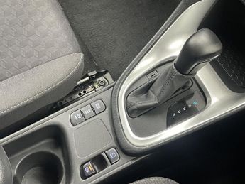 TOYOTA YARIS 1.5 VVT-h Design Hatchback 5dr Petrol Hybrid E-CVT Euro 6 (s/s) 