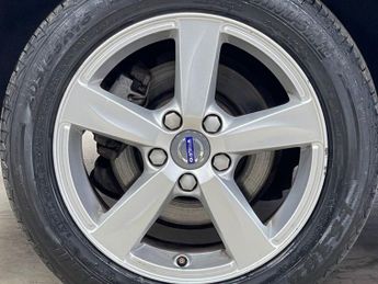 VOLVO V40 2.0 D2 SE Hatchback 5dr Diesel Manual Euro 6 (s/s) (120 ps)
