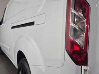 FORD TRANSIT CUSTOM 2.0 320 EcoBlue Limited Panel Van 5dr Diesel Auto L2 H1 Euro 6 (