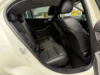 MERCEDES-BENZ GLA 2.1 GLA200d Sport (Premium) SUV 5dr Diesel 7G-DCT 4MATIC Euro 6 