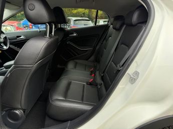 MERCEDES-BENZ GLA 2.1 GLA200d Sport (Premium) SUV 5dr Diesel 7G-DCT 4MATIC Euro 6 