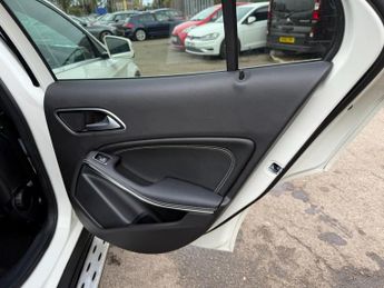 MERCEDES-BENZ GLA 2.1 GLA200d Sport (Premium) SUV 5dr Diesel 7G-DCT 4MATIC Euro 6 