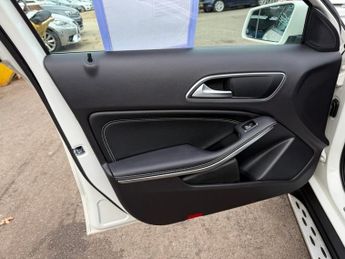 MERCEDES-BENZ GLA 2.1 GLA200d Sport (Premium) SUV 5dr Diesel 7G-DCT 4MATIC Euro 6 