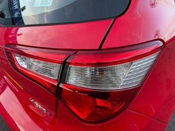 TOYOTA YARIS 1.5 VVT-h Icon Tech Hatchback 5dr Petrol Hybrid E-CVT Euro 6 (s/