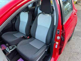 TOYOTA YARIS 1.5 VVT-h Icon Tech Hatchback 5dr Petrol Hybrid E-CVT Euro 6 (s/