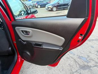 TOYOTA YARIS 1.5 VVT-h Icon Tech Hatchback 5dr Petrol Hybrid E-CVT Euro 6 (s/