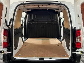 VAUXHALL COMBO 1.5 Turbo D 2300 Edition Panel Van 4dr Diesel Auto L2 H1 Euro 6 