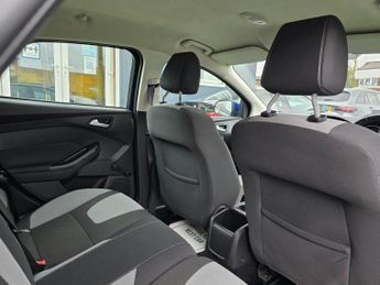 FORD FOCUS 1.6 Zetec Hatchback 5dr Petrol Powershift Euro 5 (125 ps)