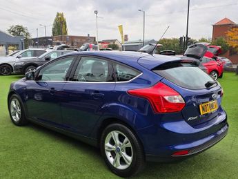 FORD FOCUS 1.6 Zetec Hatchback 5dr Petrol Powershift Euro 5 (125 ps)