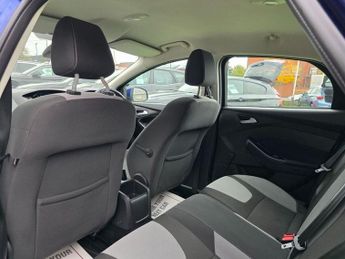FORD FOCUS 1.6 Zetec Hatchback 5dr Petrol Powershift Euro 5 (125 ps)