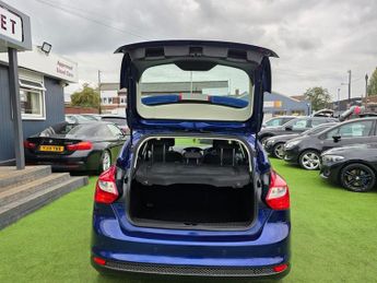 FORD FOCUS 1.6 Zetec Hatchback 5dr Petrol Powershift Euro 5 (125 ps)