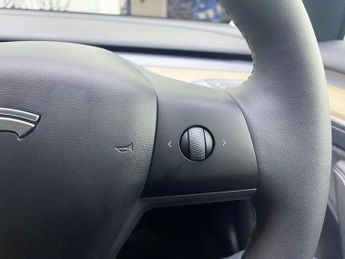 TESLA Model 3 Standard Range Plus Saloon 4dr Electric Auto RWD (241 bhp)