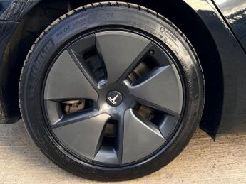 TESLA Model 3 Standard Range Plus Saloon 4dr Electric Auto RWD (241 bhp)