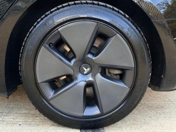 TESLA Model 3 Standard Range Plus Saloon 4dr Electric Auto RWD (241 bhp)