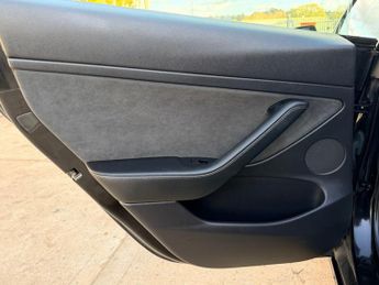 TESLA Model 3 Standard Range Plus Saloon 4dr Electric Auto RWD (241 bhp)