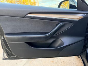 TESLA Model 3 Standard Range Plus Saloon 4dr Electric Auto RWD (241 bhp)
