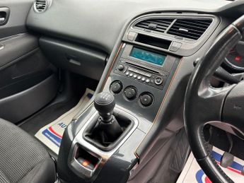 PEUGEOT 5008 1.6 HDi Sport MPV 5dr Diesel Manual Euro 4 (110 bhp)
