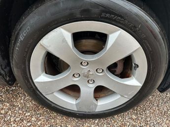 PEUGEOT 5008 1.6 HDi Sport MPV 5dr Diesel Manual Euro 4 (110 bhp)