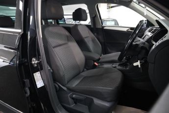 VOLKSWAGEN TIGUAN 2.0 TDI SE Navigation SUV 5dr Diesel DSG 4Motion Euro 6 (s/s) (1