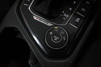 VOLKSWAGEN TIGUAN 2.0 TDI SE Navigation SUV 5dr Diesel DSG 4Motion Euro 6 (s/s) (1