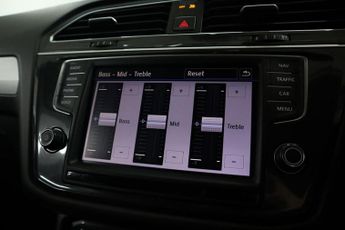 VOLKSWAGEN TIGUAN 2.0 TDI SE Navigation SUV 5dr Diesel DSG 4Motion Euro 6 (s/s) (1