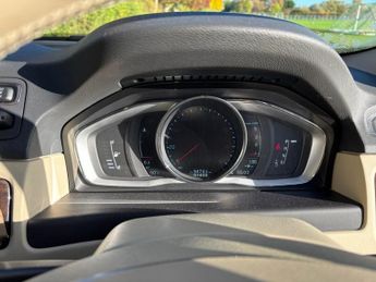 VOLVO XC70 2.4 D5 SE Lux Estate 5dr Diesel Geartronic AWD Euro 5 (215 ps)