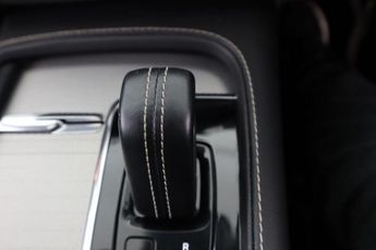 VOLVO XC90 2.0 B6 MHEV R-Design Auto 4WD Euro 6 (s/s) 5dr