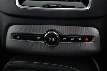 VOLVO XC90 2.0 B6 MHEV R-Design Auto 4WD Euro 6 (s/s) 5dr