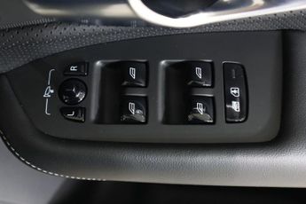 VOLVO XC90 2.0 B6 MHEV R-Design Auto 4WD Euro 6 (s/s) 5dr