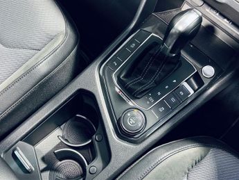 VOLKSWAGEN TIGUAN 2.0 TDI BlueMotion Tech R-Line SUV 5dr Diesel DSG 4Motion Euro 6