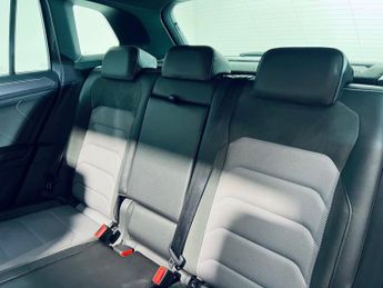 VOLKSWAGEN TIGUAN 2.0 TDI BlueMotion Tech R-Line SUV 5dr Diesel DSG 4Motion Euro 6