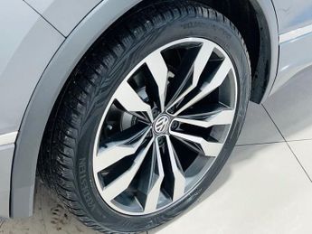 VOLKSWAGEN TIGUAN 2.0 TDI BlueMotion Tech R-Line SUV 5dr Diesel DSG 4Motion Euro 6