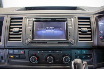 VOLKSWAGEN TRANSPORTER 2.0 BiTDI T32 BlueMotion Tech Kombi Van 4dr Diesel DSG 4Motion S