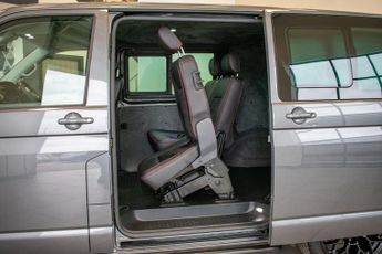 VOLKSWAGEN TRANSPORTER 2.0 BiTDI T32 Highline Kombi 5dr Diesel DSG 4Motion SWB Euro 6 (
