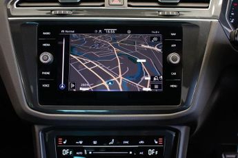 VOLKSWAGEN TIGUAN 2.0 TDI R-Line SUV 5dr Diesel DSG Euro 6 (s/s) (150 ps)