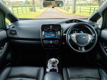 NISSAN LEAF 30kWh Tekna Hatchback 5dr Electric Auto (109 bhp)