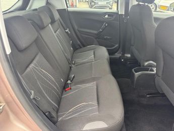 PEUGEOT 208 1.4 e-HDi Active Hatchback 5dr Diesel EGC Euro 5 (s/s) (70 ps)