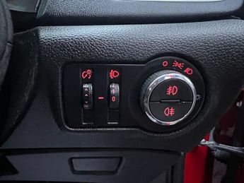 VAUXHALL ASTRA 1.6 16v SRi Hatchback 5dr Petrol Auto Euro 5 (115 ps)