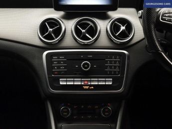 MERCEDES-BENZ GLA220 2.1 GLA200d Sport (Executive) SUV 5dr Diesel 7G-DCT Euro 6 (s/s)