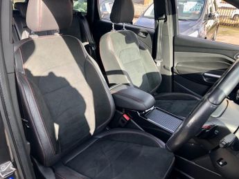FORD KUGA 2.0 TDCi ST-Line SUV 5dr Diesel Powershift Euro 6 (120 ps)