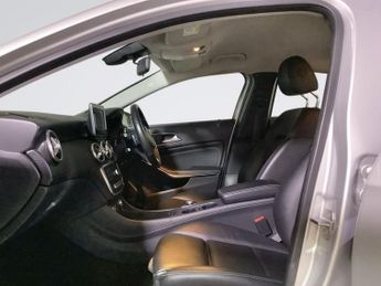 MERCEDES-BENZ A-CLASS 1.6 A180 SE Hatchback 5dr Petrol 7G-DCT Euro 6 (s/s) (122 ps)