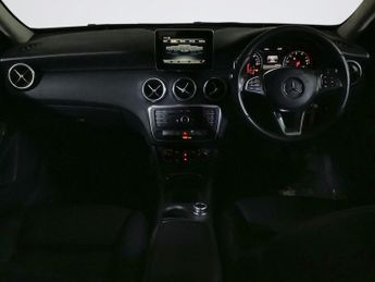 MERCEDES-BENZ A-CLASS 1.6 A180 SE Hatchback 5dr Petrol 7G-DCT Euro 6 (s/s) (122 ps)