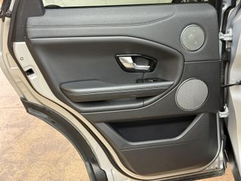 LAND ROVER RANGE ROVER EVOQUE 2.0 TD4 SE Tech SUV 5dr Diesel Auto 4WD Euro 6 (s/s) (180 ps)